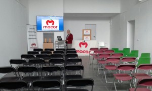 "Seguim amb les conferències a les aules"